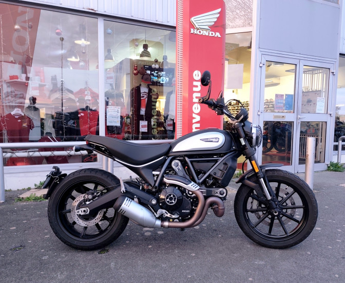 Ducati 800 scrambler - ROYAN