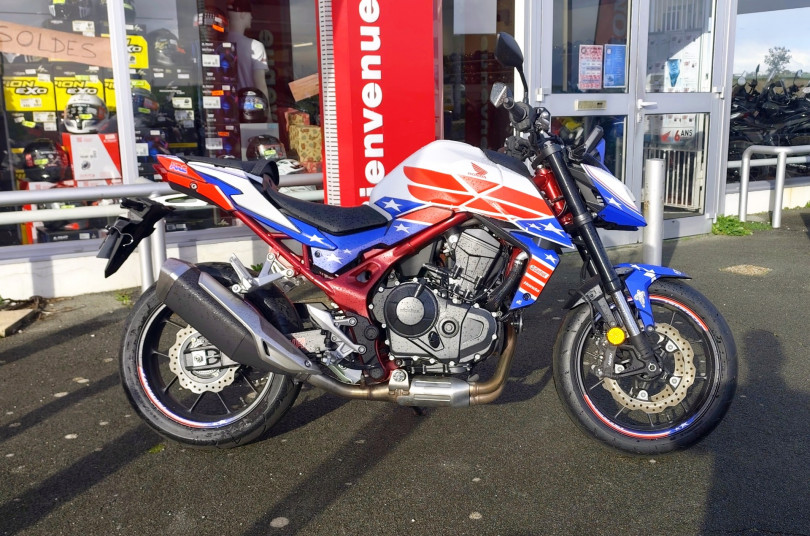 Honda CB750 Hornet - ROYAN