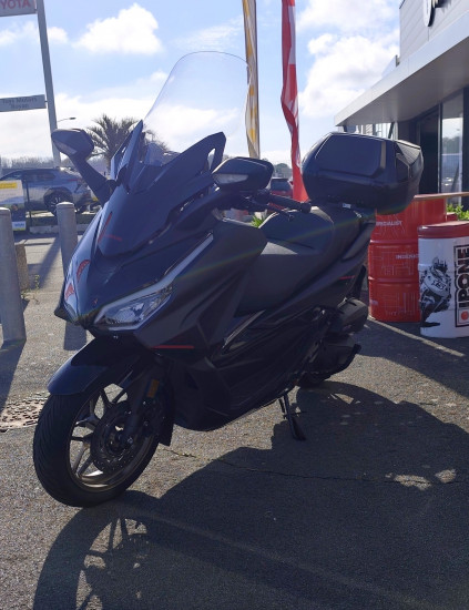 FORZA 125 TOP BOX SPECIAL EDITION - ROYAN