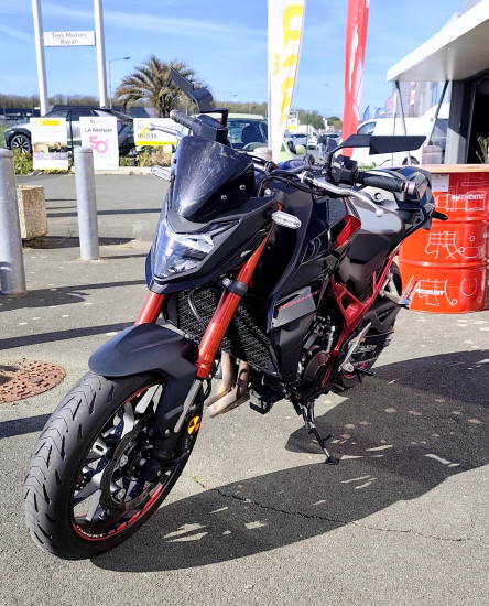 Honda CB750 Hornet - ROYAN